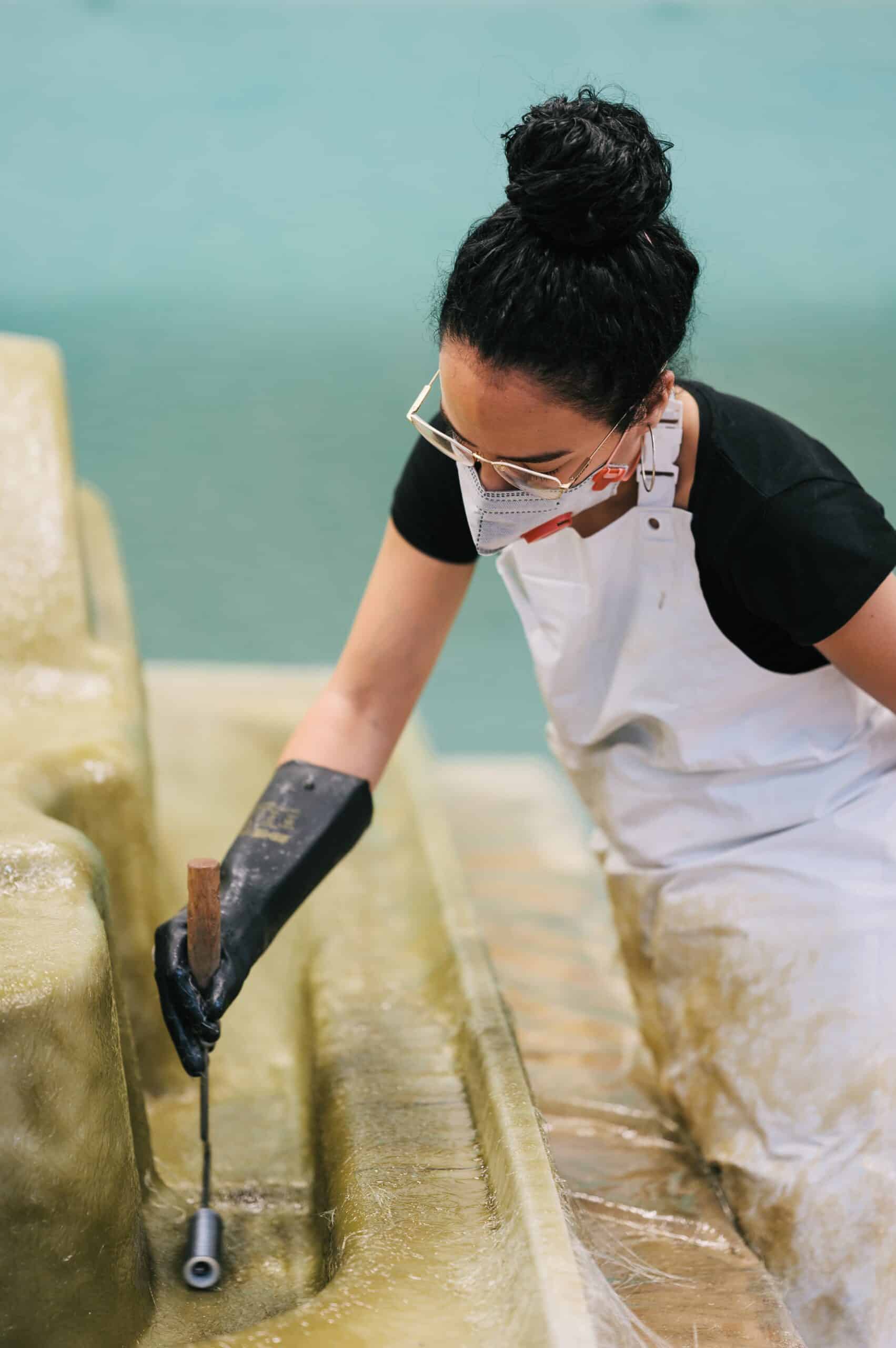 Procédé de fabrication d'un spa, finition résine acrylique