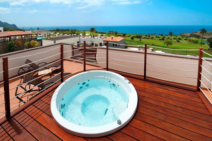 Outdoor Jacuzzi