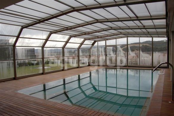 Foto cerramientos fijos y móviles para piscinas grandes