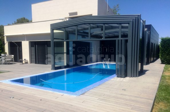 Imagen cubierta moderna telescópica para piscina