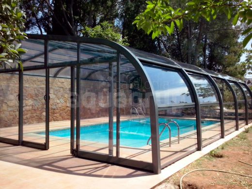 Fotografía cubierta alta y adosada para piscina