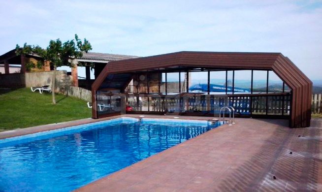 Fotografía cubierta telescópica para piscina grande