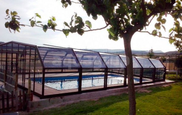 Fotografía cubierta para piscina grande