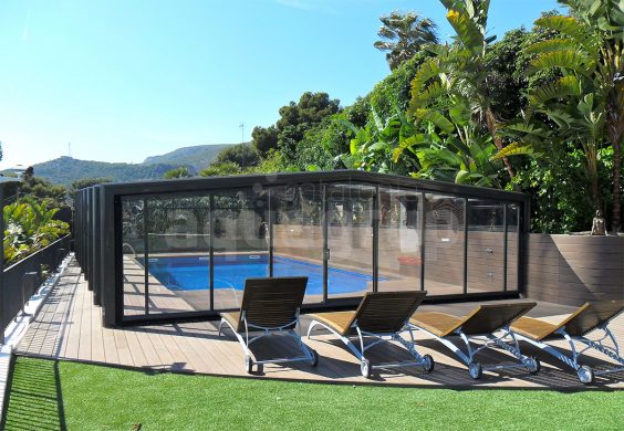 Fotografía cubierta alta para piscina grande