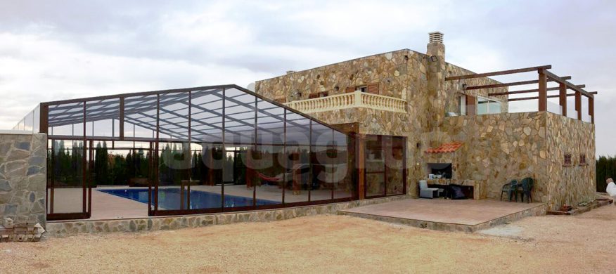 Imagen cubierta alta para piscina