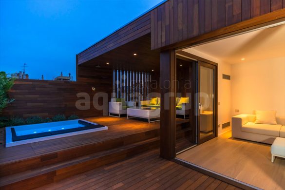 Photograph of rectangular spa installation bult-in to the wooden floor