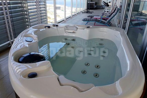Hot tubs for gyms and community sports areas