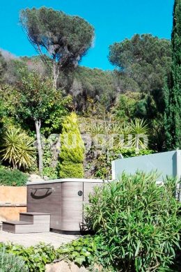 Installation of spas, hot tubs or jacuzzis