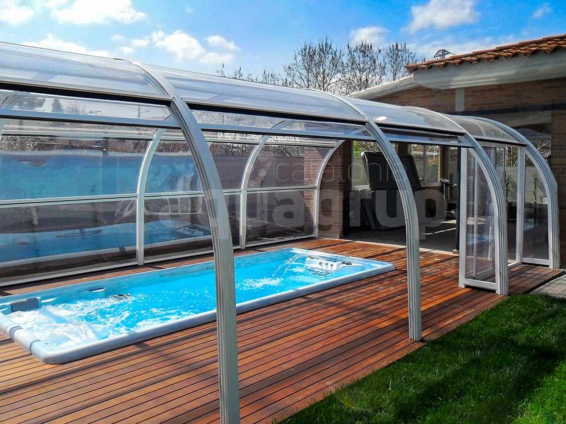 Foto Swimspa exterior con cubierta