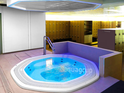 Photo of public use hot tub: spa in gym