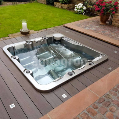 Installation of a recessed hot tub in garden