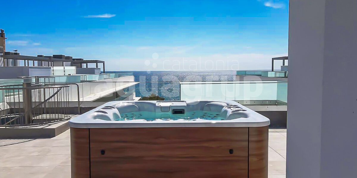 Everything You Need to Know Before Installing a Jacuzzi on the Terrace -  Aquagrup