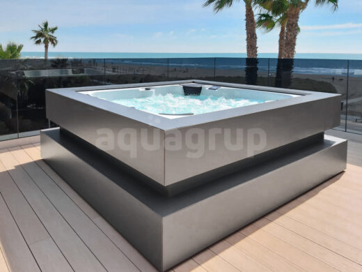 Cube Ergo outdoor hot tub