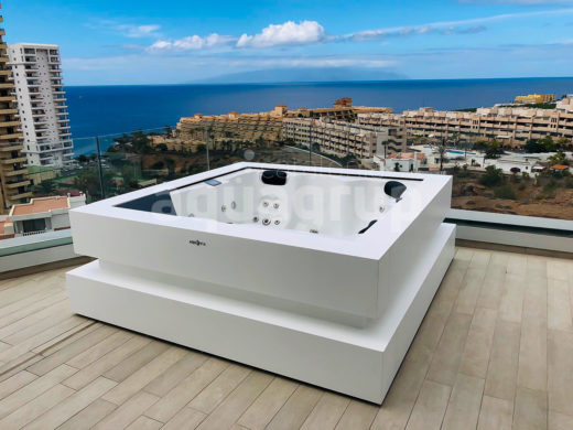 Modern outdoor spa hot tub