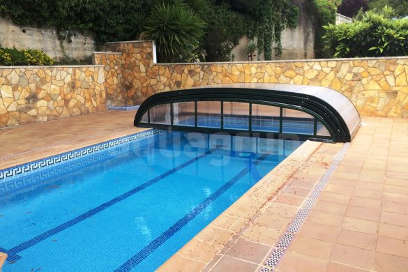 Foto cubierta baja y telescópica para piscina