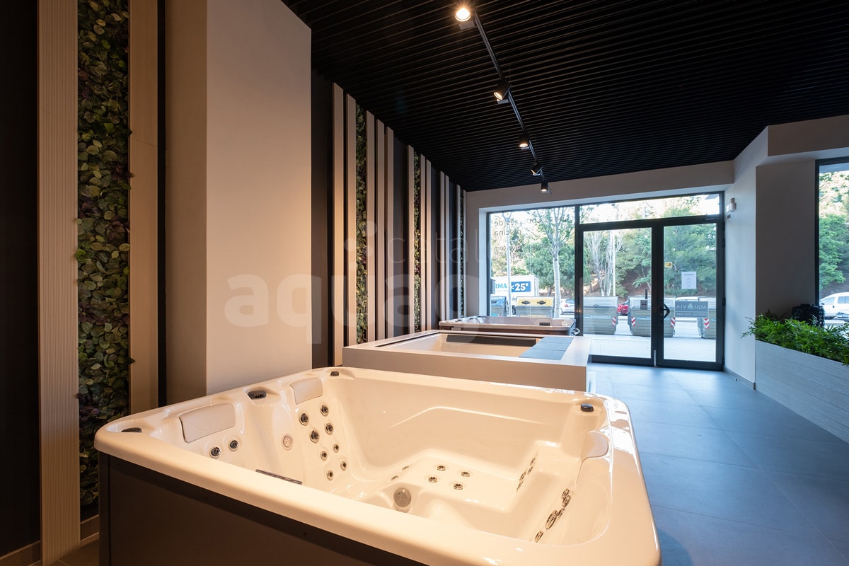 Showroom Aquagrup - Exposición de spas, swimspas y cerramientos - Aquagrup