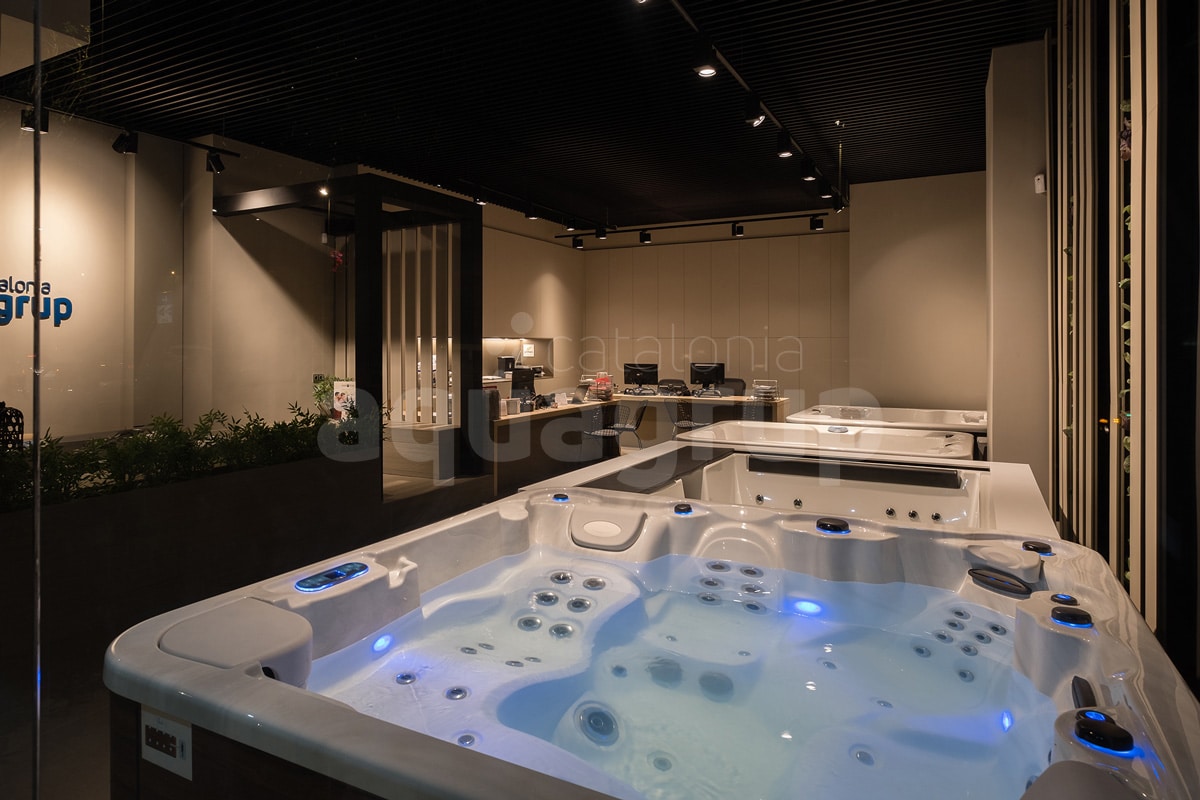 Showroom Aquagrup - Exposición de spas, swimspas y cerramientos - Aquagrup