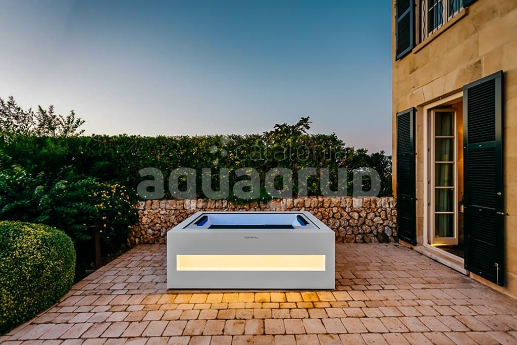 Everything You Need to Know Before Installing a Jacuzzi on the Terrace -  Aquagrup