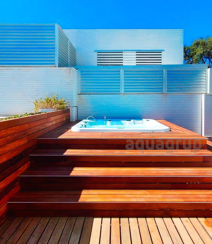 Outdoor hot tub built-in Sant Pere de Ribes