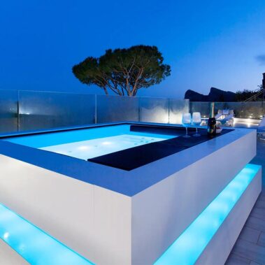 Hotel con jacuzzi / spa exterior contract