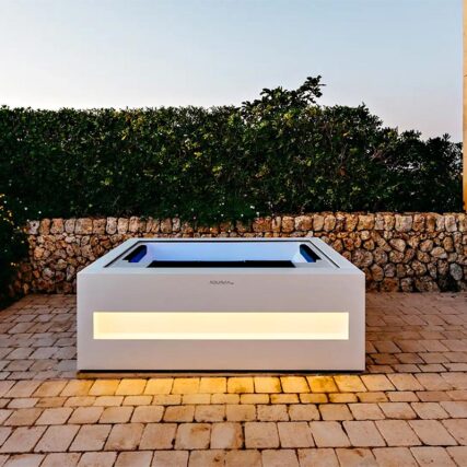 Proyectos de paisajismo con spa exterior en la terraza