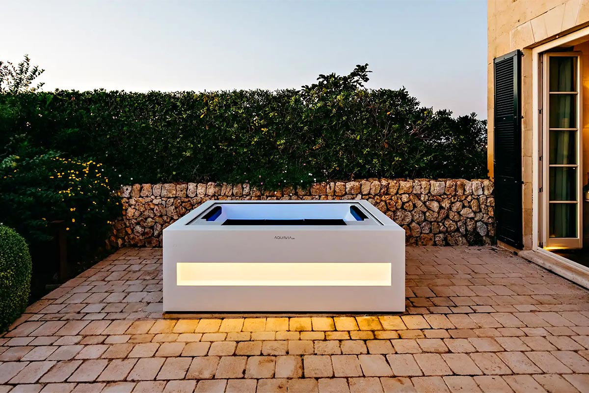 Proyectos de paisajismo con spa exterior en la terraza