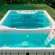 Comprar Swim spa Duo para jardín frontal